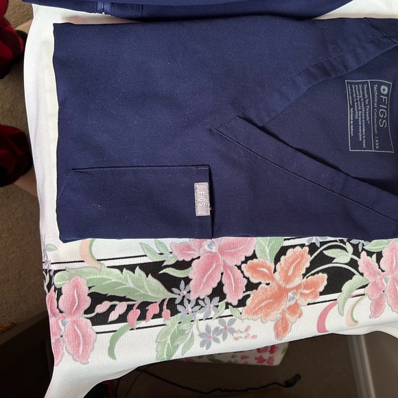 ‼️SOLD‼️ Figs Scrub Set 💕 - Picture 2 of 3